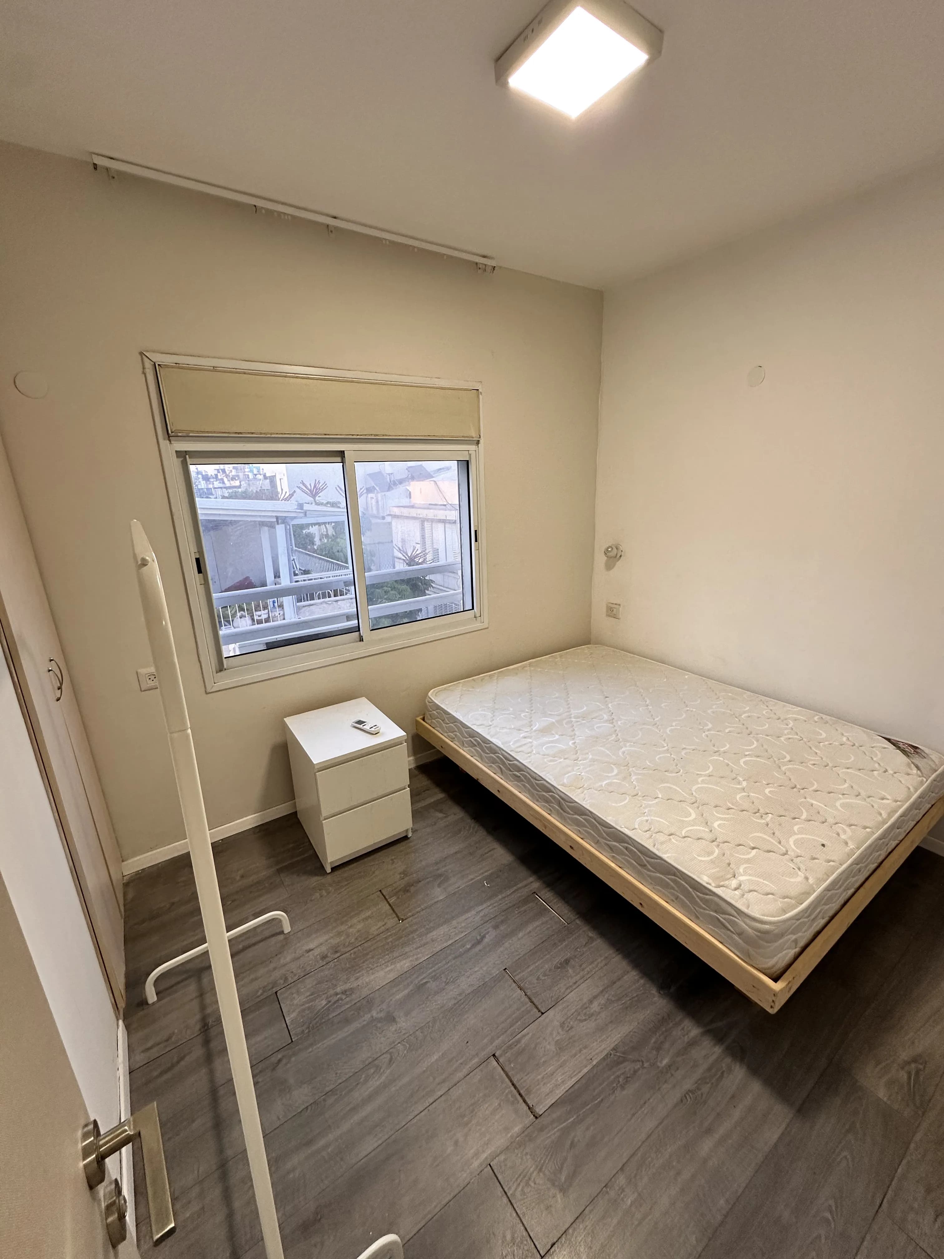 דירת 3 חדרים — קומה 4 - תמונה 2