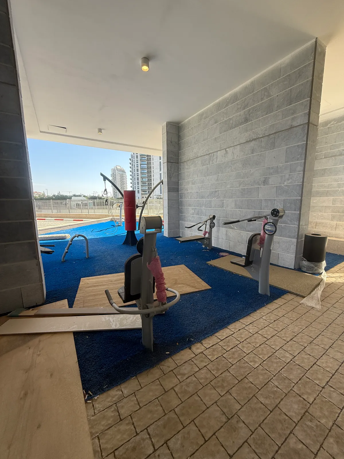 כוכב הפארק — צילום חזית בניינים + לובי + חדכ 3